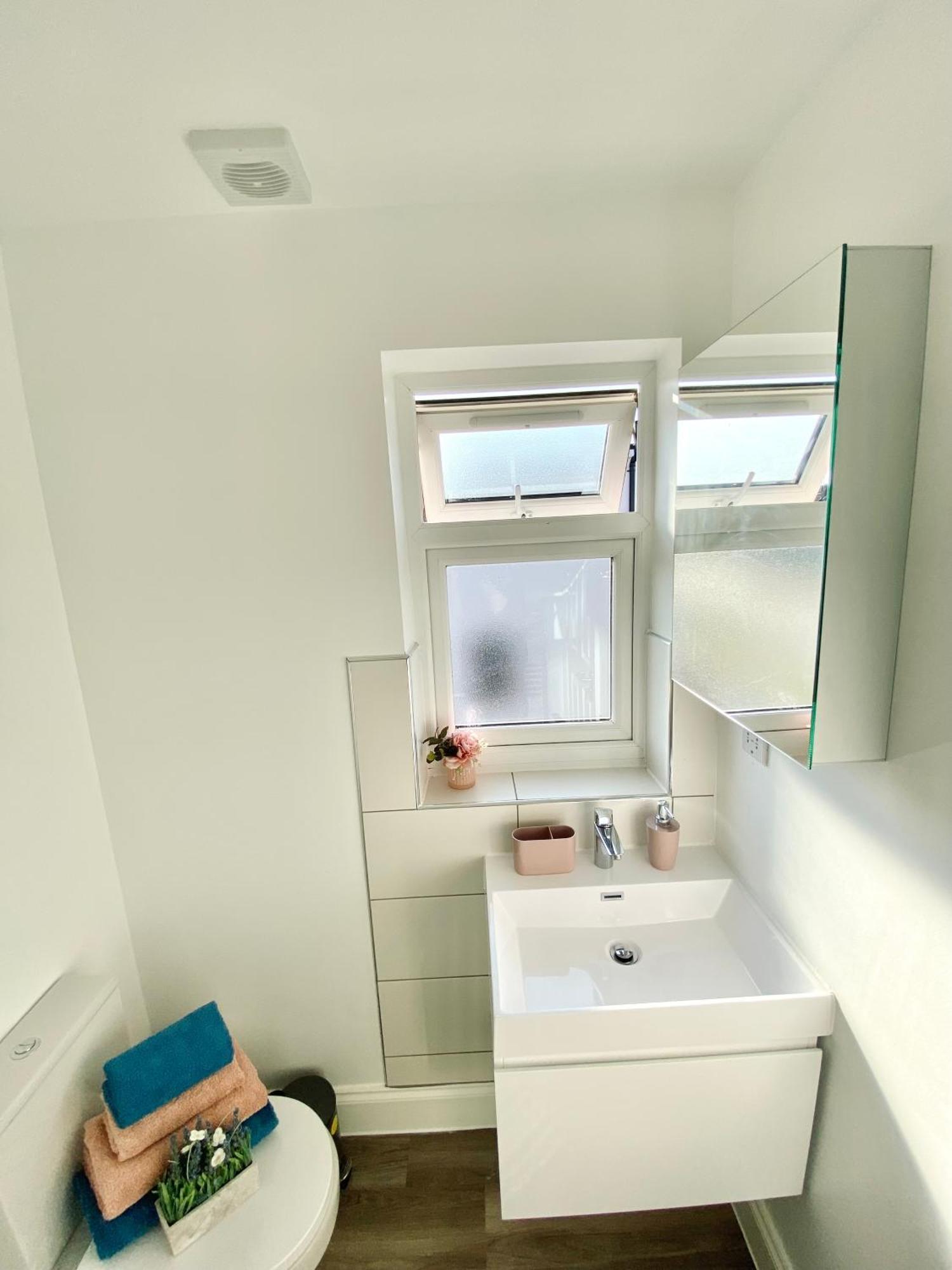 Bright Studio Loft 30Min To Central London Exterior photo