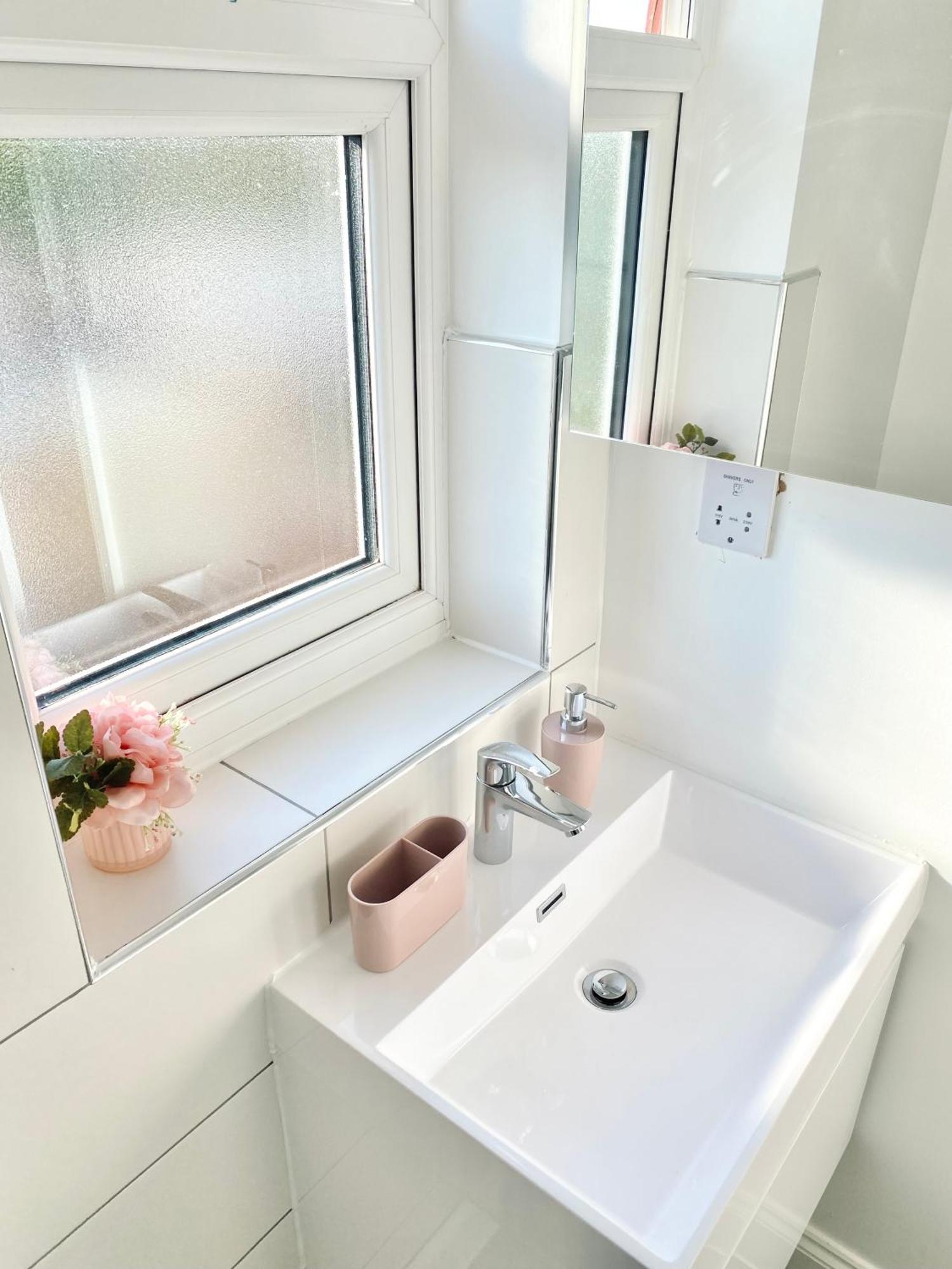 Bright Studio Loft 30Min To Central London Exterior photo